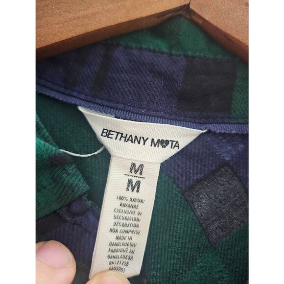 Skull plain flannel. Bethany mota - Picture 3 of 4